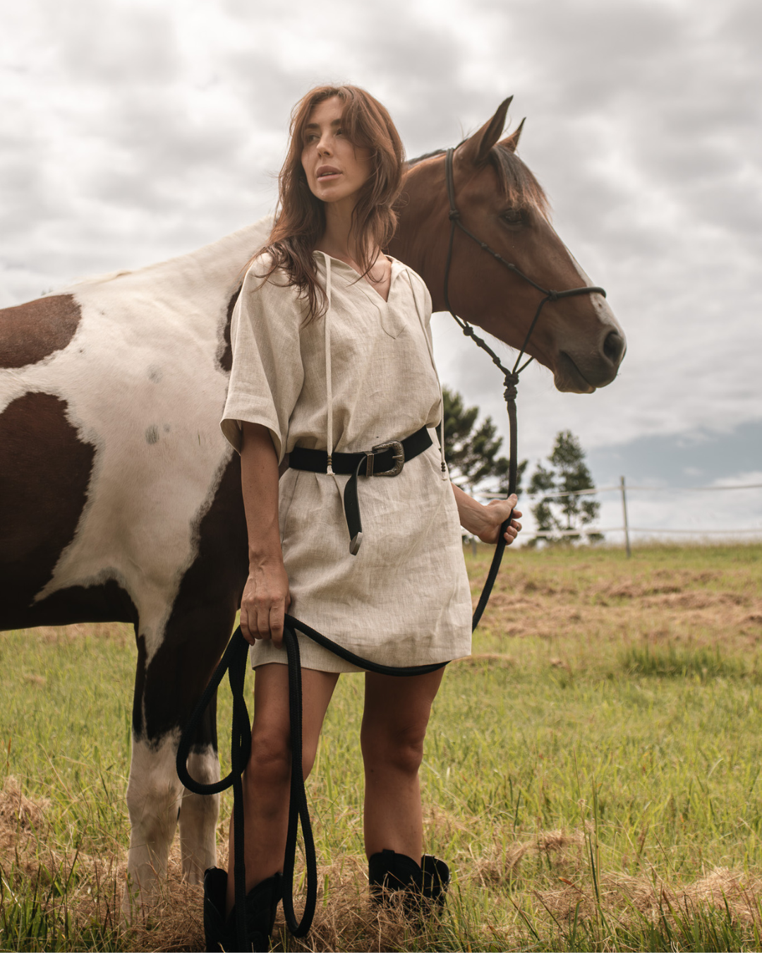 POŚI linen capsule outfit worn in nature-inspired setting